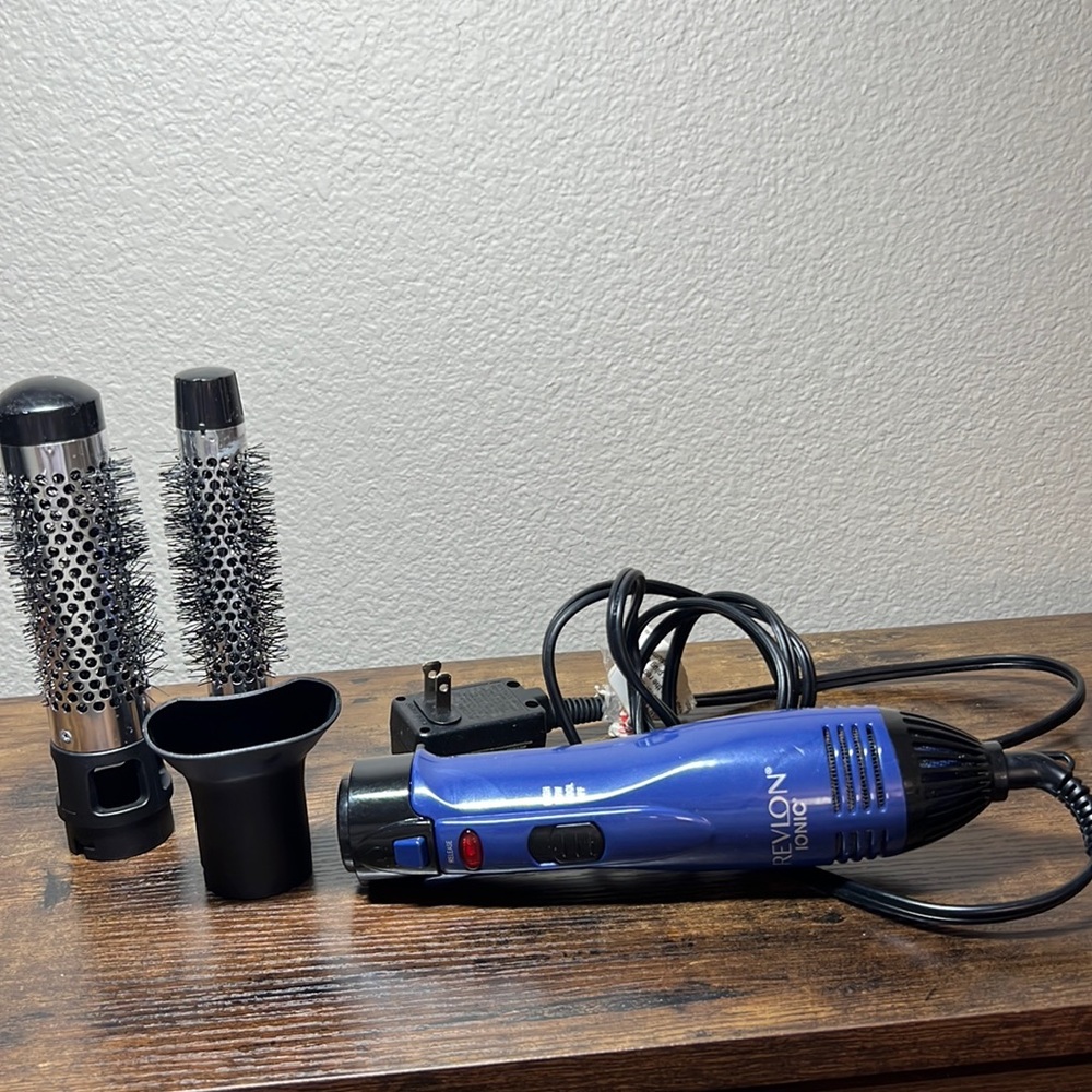 4pc Revlon Ionic RV 440 Hot Air Styler/Hairdryer